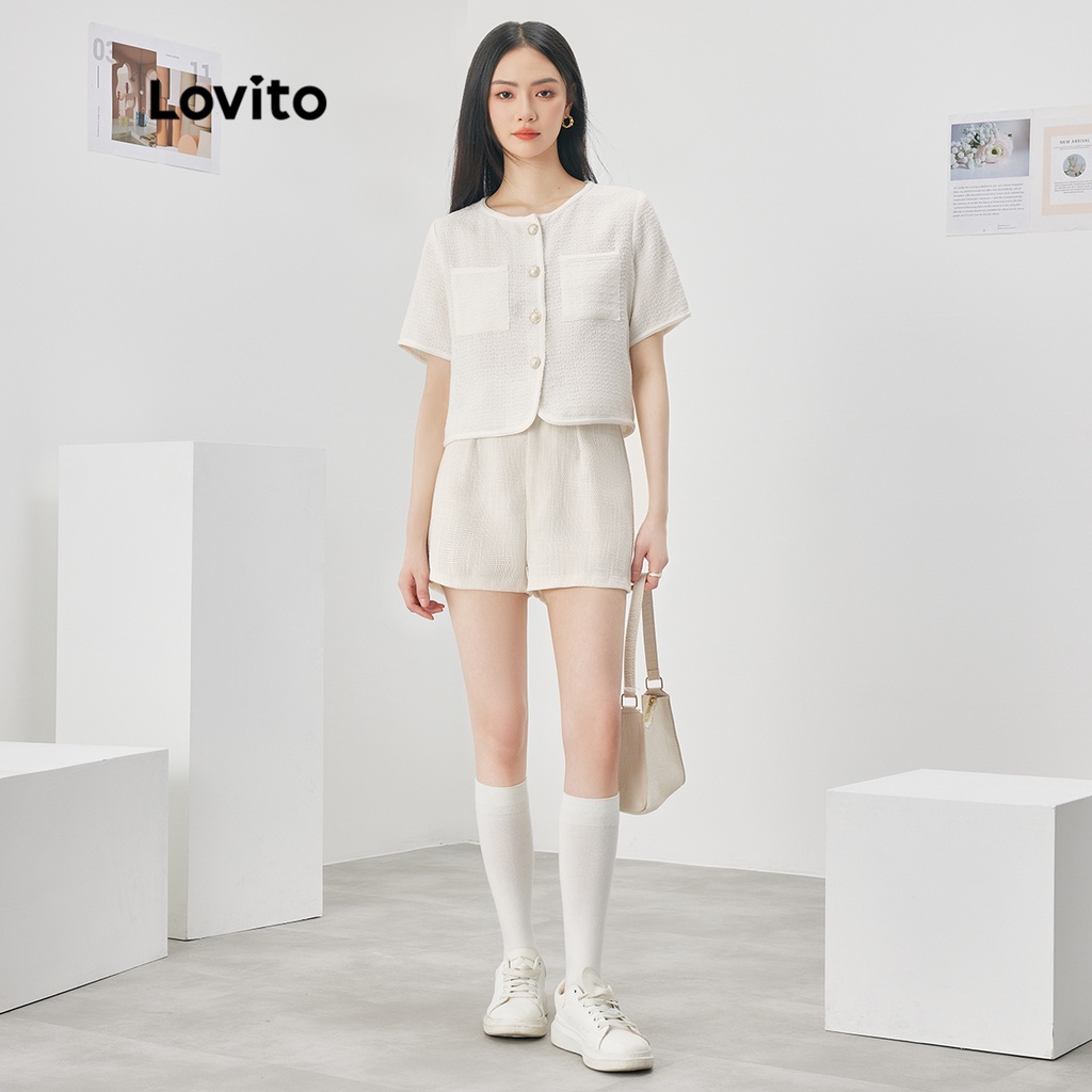 Quần short Lovito màu trơn phối nút phía trước phong cách thanh lịch thường ngày dành cho nữ L52AD149 (trắng)