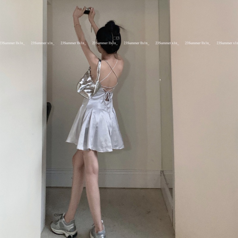 Đầm Dự Tiệc Hai Dây Dáng Chữ A Form Rộng Phong Cách Quyến Rũ