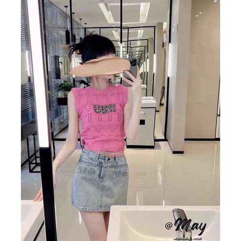 Áo len đính đá chữ Miu sát nách