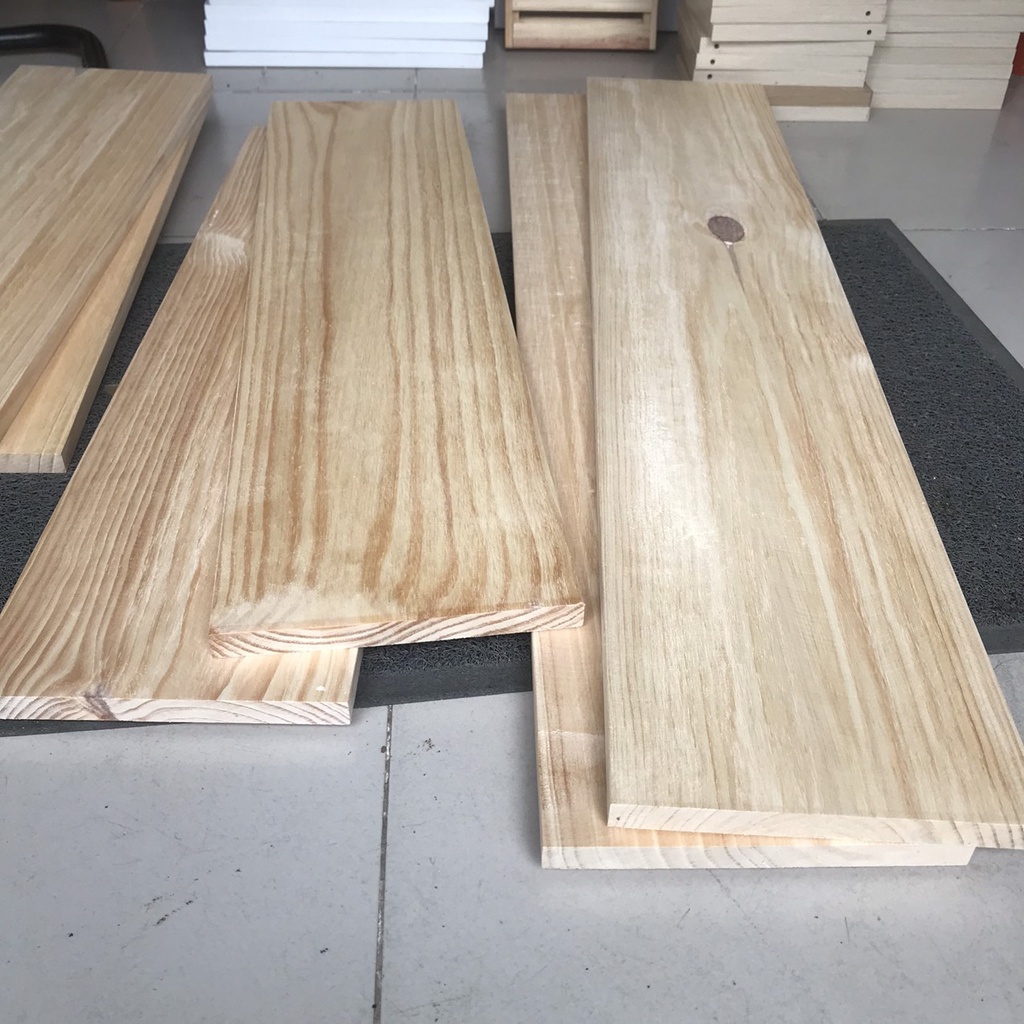 Tấm gỗ thông làm mặt kệ trang trí mặt rộng 20cm dài 80-100cm dày 18mm  đã chà láng bằng giấy nhám