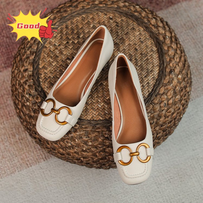 Kỳ quặc và tinh tế thêm một liên lạc của sự độc đáo cho trang phục của bạn với những căn hộ slipon thời trang