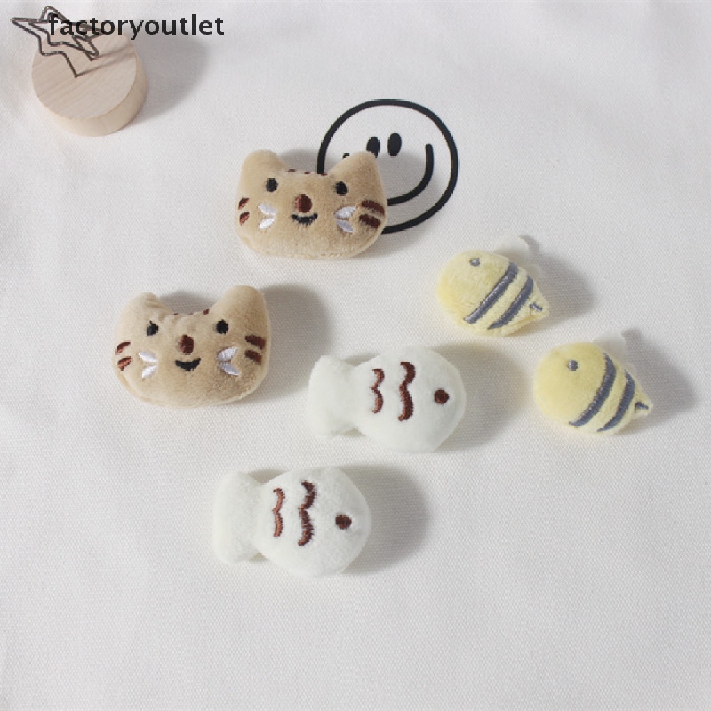 Huy Hiệu Cài Áo Hình Mèo Và Ong Dễ Thương