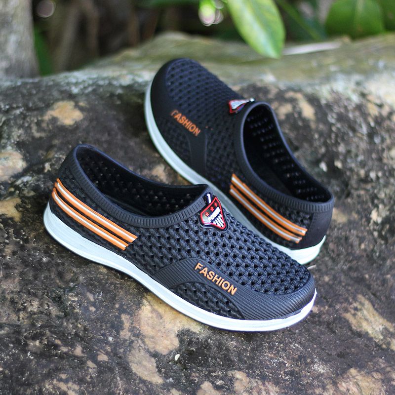 Giày Sandal Đế Mềm Chống Trượt Thiết Kế Đục Lỗ Thời Trang Đi Biển Cho Nam
