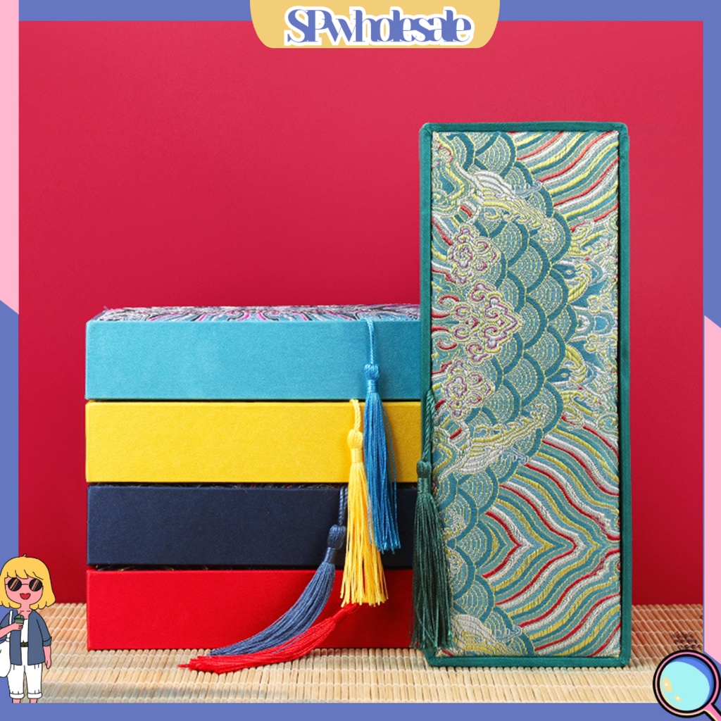 &lt;SPwholesale&gt; Hộp Đựng Vòng Tay / Vòng cổ Thêu Họa Tiết Phong Cách Trung Hoa Sang Trọng Mịn Màng Không Phai Màu Cho Nữ