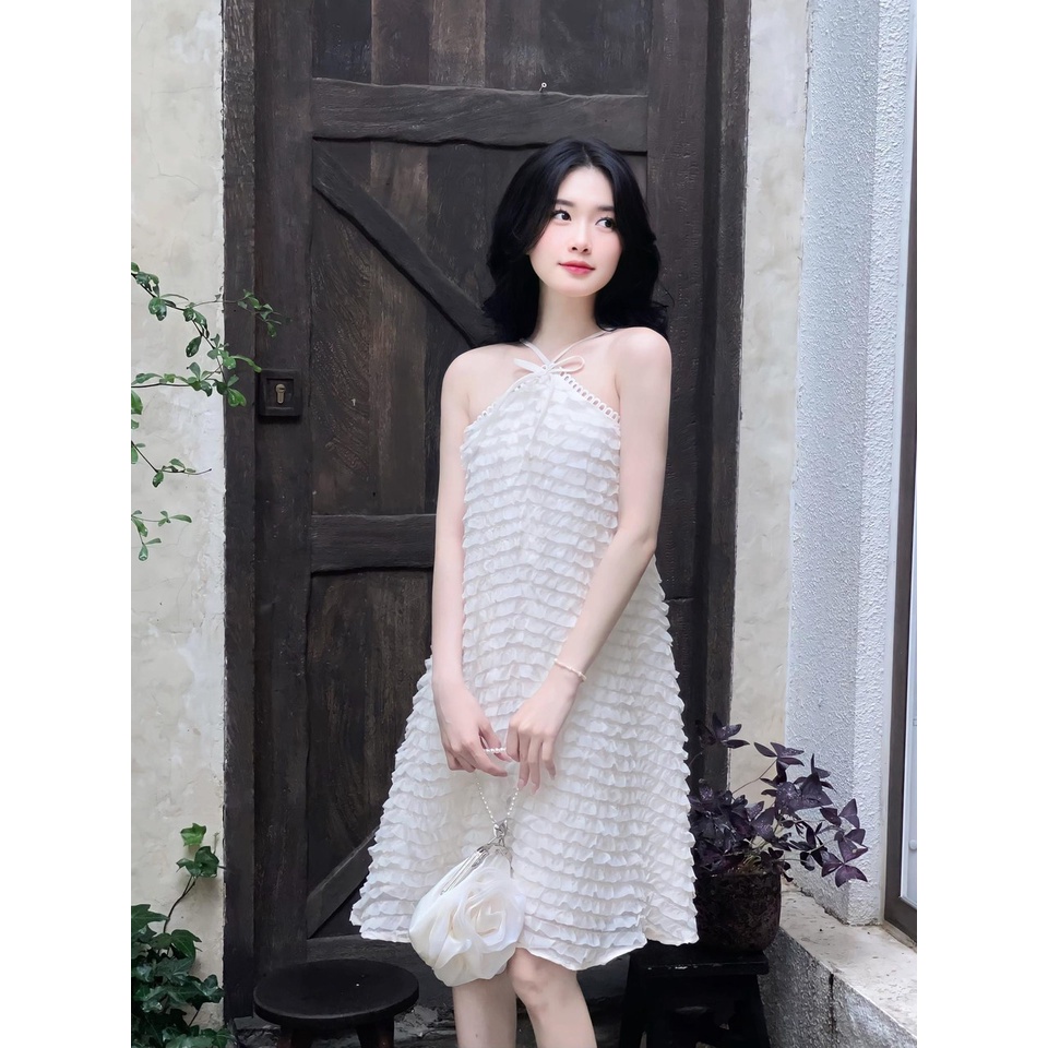 Đầm tầng bèo cổ yếm