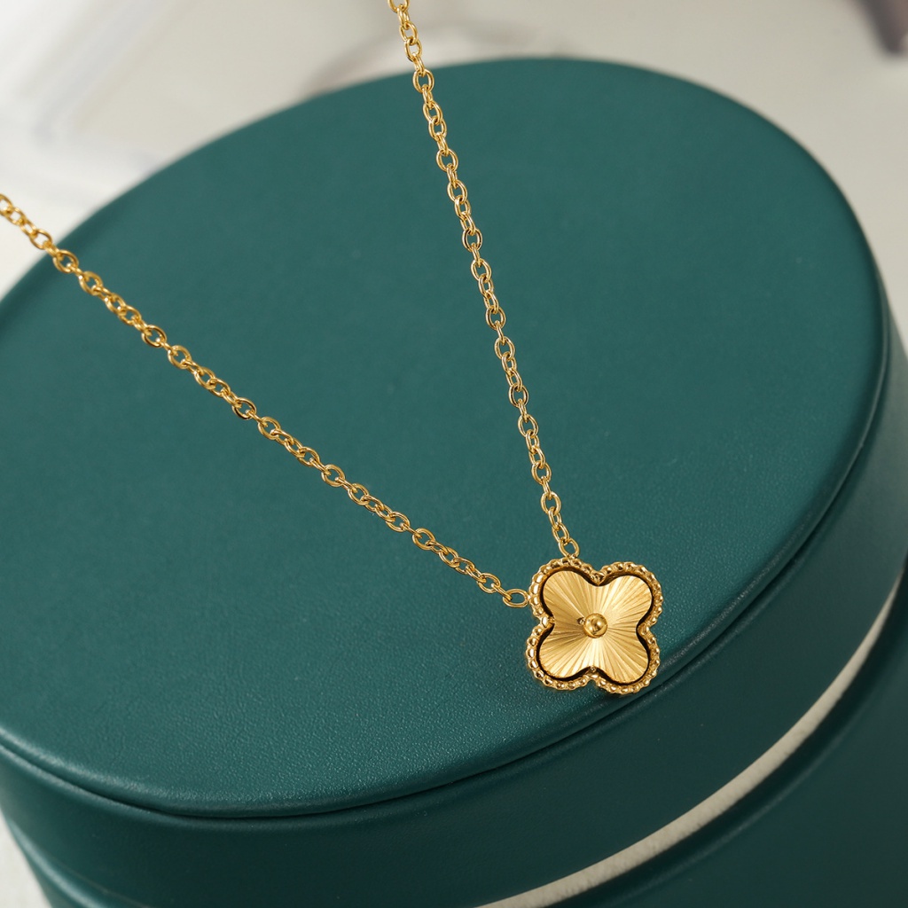 Dây Chuyền Thép Titan Mạ Vàng 18K Hình Cỏ Bốn Lá Phong Cách Mới