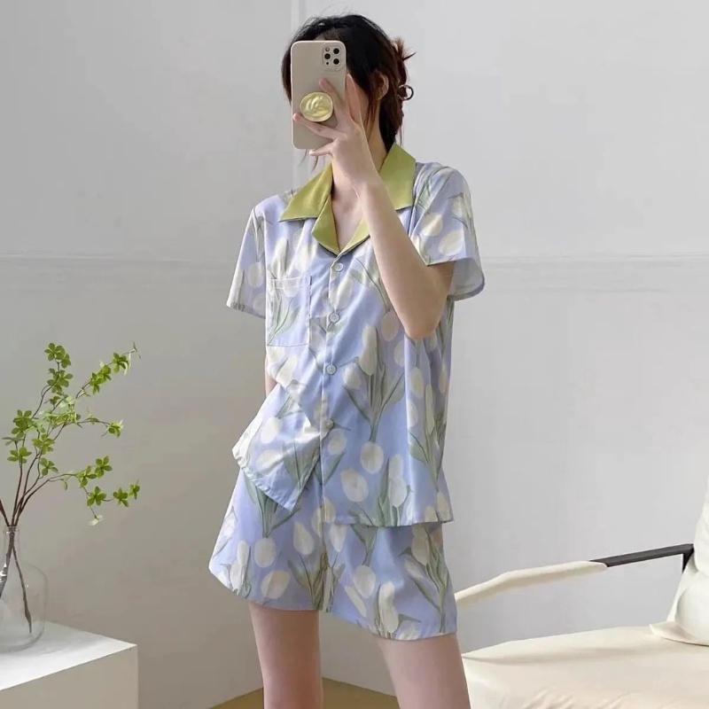 Bộ Đồ Ngủ Tay Ngắn Cổ Khóa Cài Hình Hoa Tulip Màu Sắc Retro Cao Cấp Dành Cho Nữ