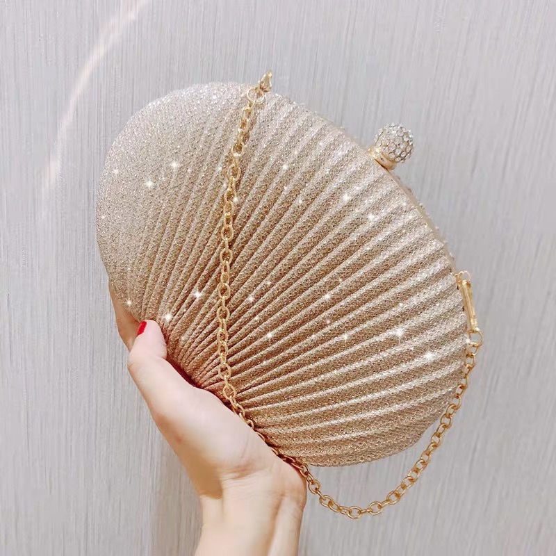 Túi Xách Đeo Vai Xếp Ly Nhỏ Nhắn Phối Dây Xích Thời Trang Kiểu Mới Dành Cho Bạn Gái Mặc Với Sườn Xám