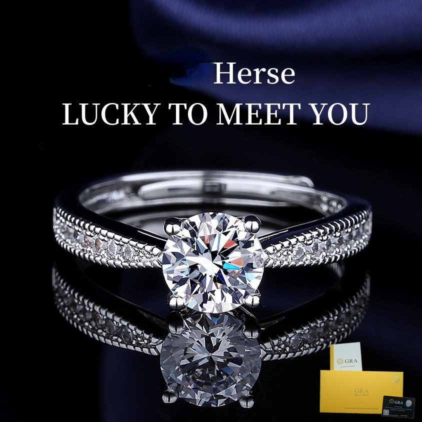 Nhẫn Kim Cương Trắng Bốn Móng Thời Trang 1 Karat Moissanite Cổ Điển