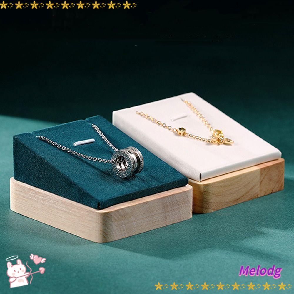 Giá Trưng Bày Trang Sức Bằng Gỗ Phối Nhung Sang Trọng