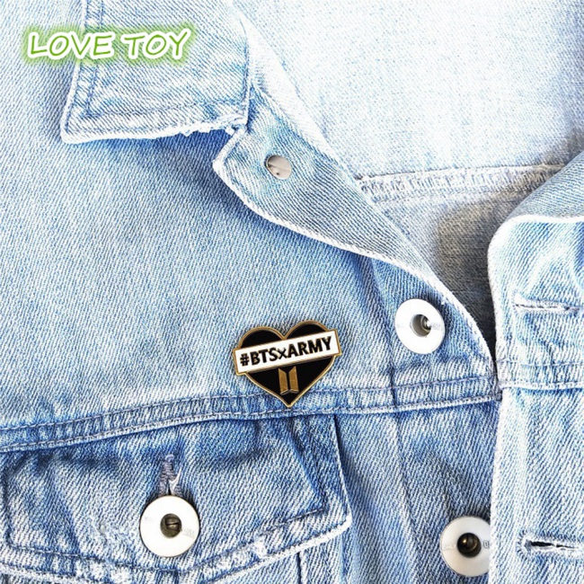 Ghim Cài Áo Hình Trái Tim Độc Đáo Thời Trang