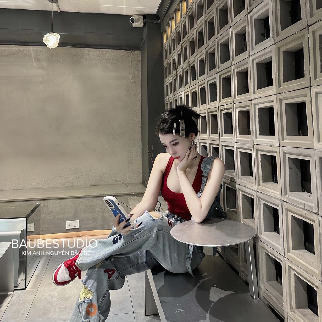 Quần Jean Suông Rách Thêu Chữ Nhiều Màu