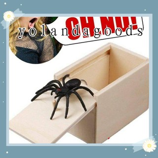 Hộp đồ chơi có nhện dùng làm quà tặng