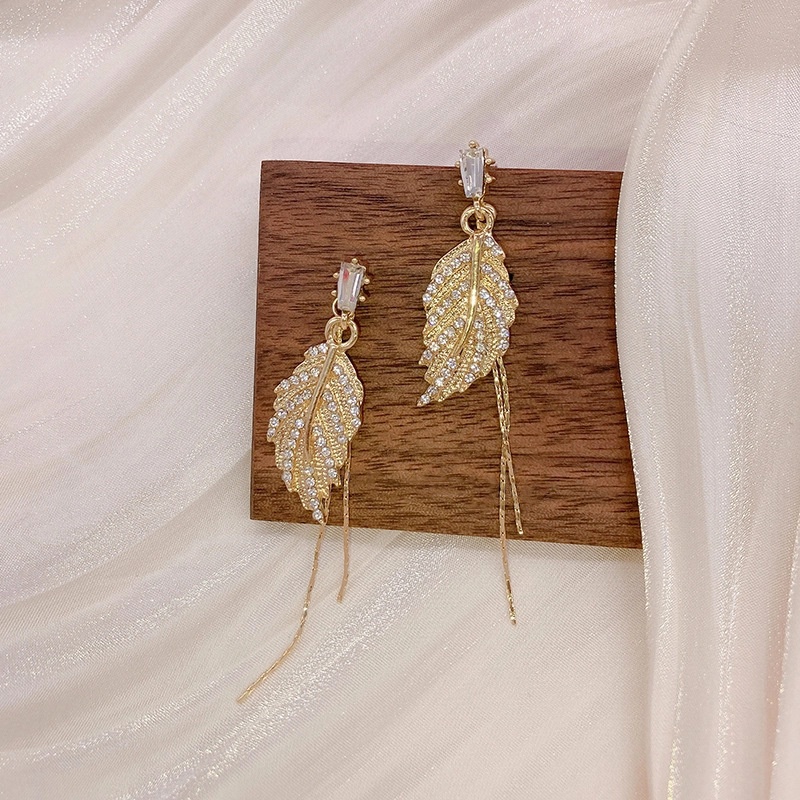 Bông Tai Dáng Dài Hình Chiếc Lá Đính Đá Phối Tua Rua Thời Trang Hàn Quốc Cho Nữ