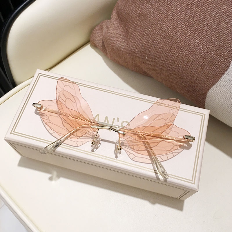 Kính Mát Dây Xích Hình Đôi Cánh Phong Cách Âu Mỹ Thời Trang Đi Biển Cho Nữ