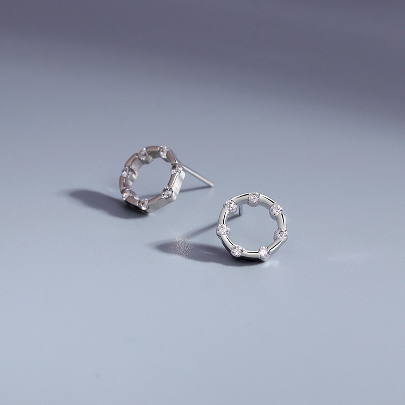 Bông Tai Hình Tròn Rỗng Dát Đá Đơn Giản Sáng Tạo Cho Nữ