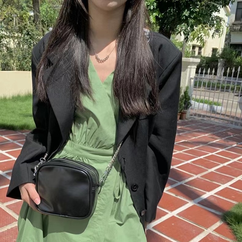 Túi Đeo Chéo Dáng Vuông Nhỏ Phối Dây Xích Thời Trang Cao Cấp Trẻ Trung