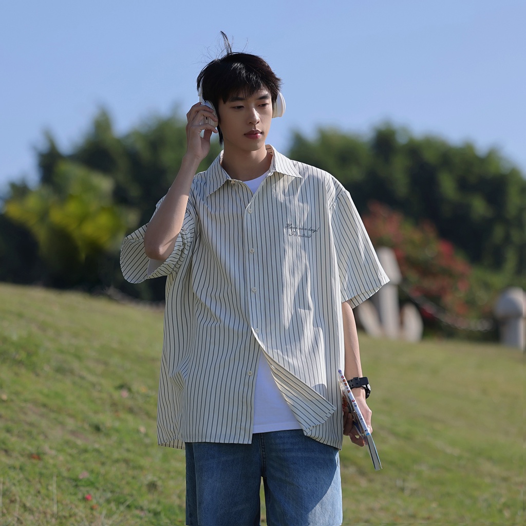 Áo Sơ Mi Nam Ngắn Tay Họa Tiết Sọc Ngang Phong Cách Mới