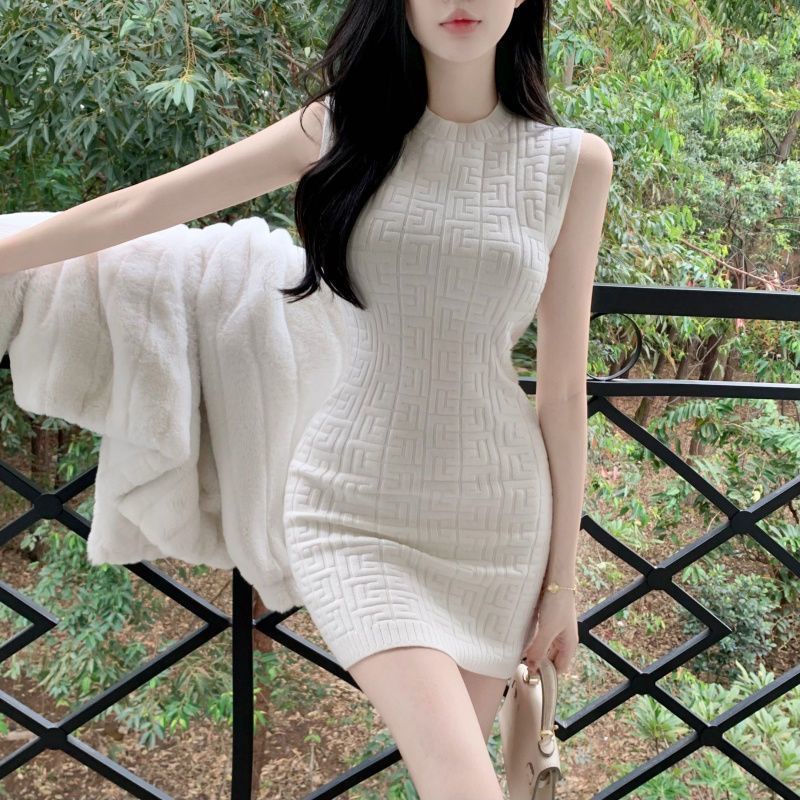 Đầm Ngắn Ôm Hông Không Tay Ôm Dáng Màu Sữa Ngọt Ngào Phong Cách Xuân Thu 2023 Phong Cách Mới