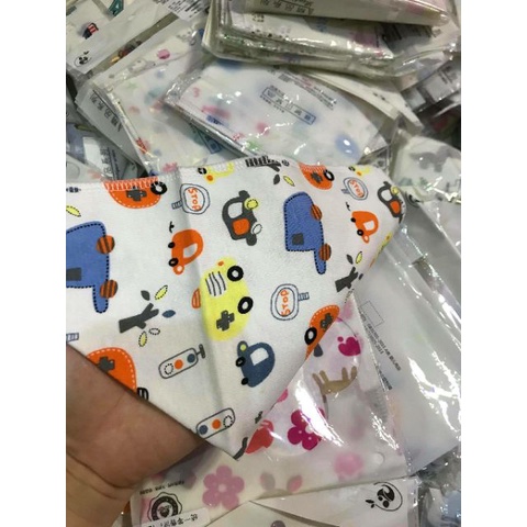 Yếm Tam Giác Ăn Dặm Cotton Cài Nút Nhẹ Tênh Họa Tiết Dễ Thương Cho Bé embe.s