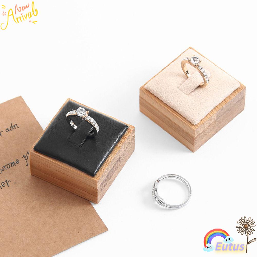 Hộp Trưng Bày Trang Sức Bằng Da Và Nhung Độc Đáo