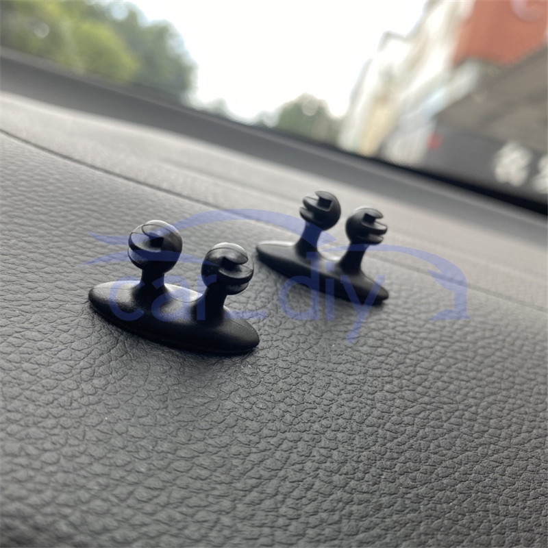 Giá Đỡ Cố Định Dây Cáp Sạc / Tai Nghe Điện Thoại Trên Xe Hơi Tiện Dụng