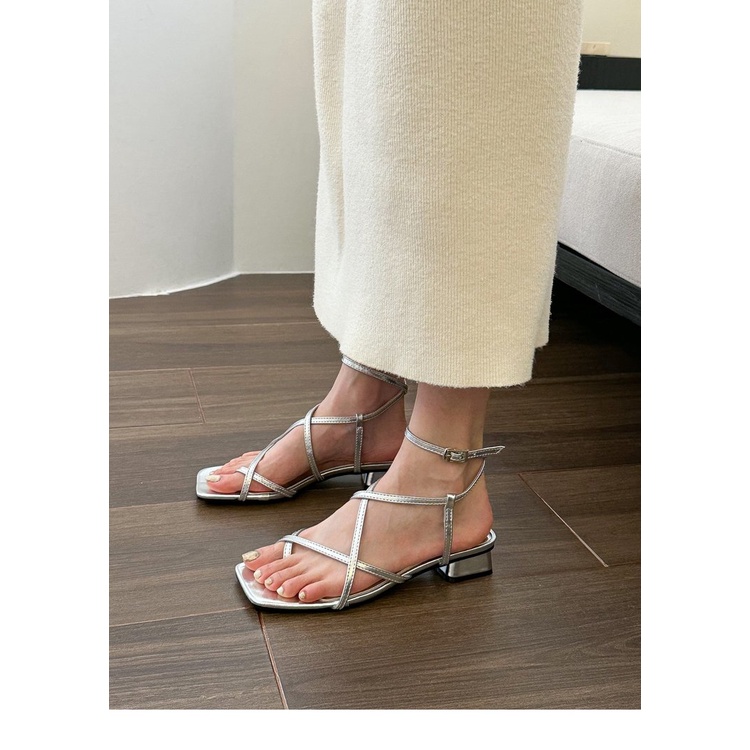 Giày Sandal Đế Bằng Thiết Kế Thời Trang Cho Nữ