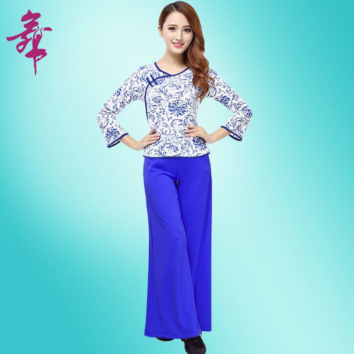 Bộ Trang Phục Khiêu Vũ Gồm Áo Trắng Xanh + Chân Váy Sứ Dành Cho Phụ Nữ Độ Tuổi Trung Niên 7.29