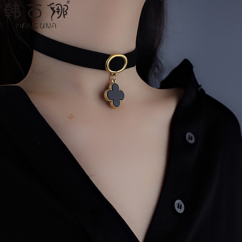 Dây Chuyền Mặt Cỏ Bốn Lá Màu Đen Thời Trang Cho Nữ