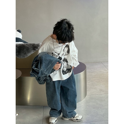 Áo thun trắng dài tay in hình chân dung