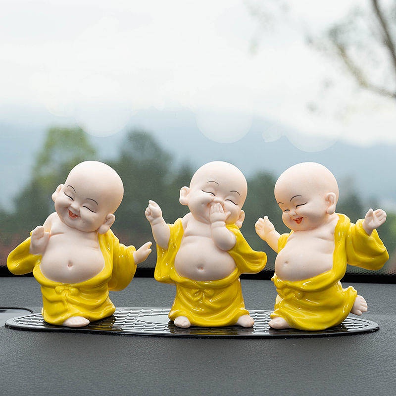 Car Lucky Maitreya Smiling Buddha Cute Samanera Monk White Porcelain Zen Car Center Console Car Interior Decoration Ornament dDZ8
