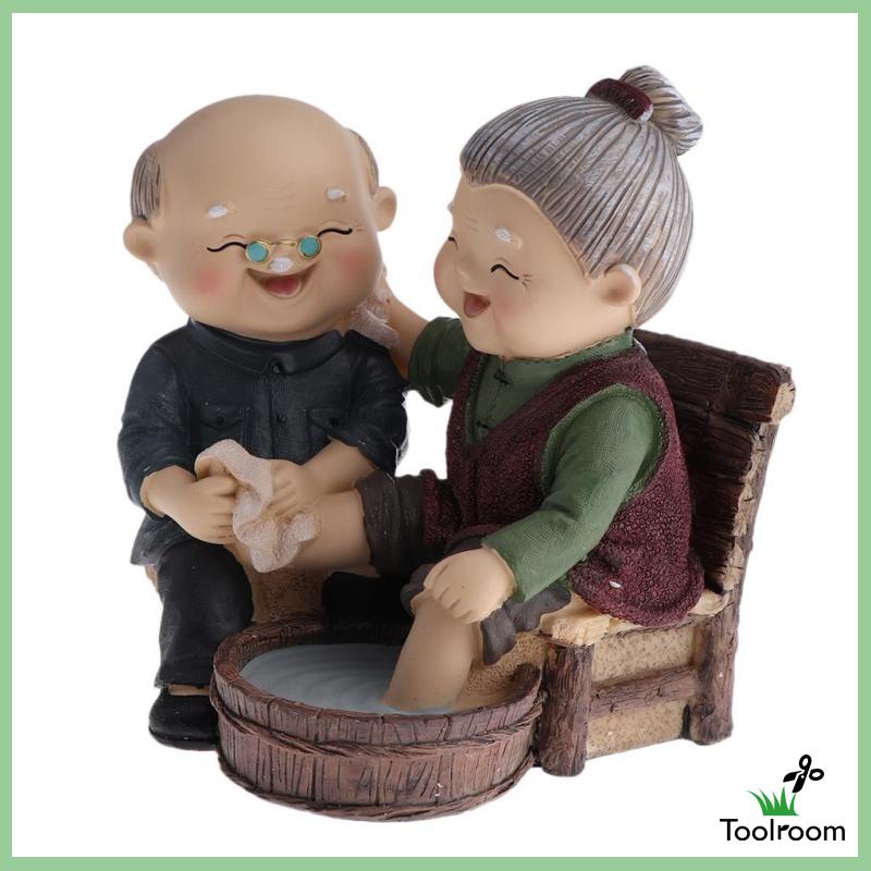 [Toolroom] Tượng Cặp Đôi Lớn Tuổi Rửa Chân Trang Trí Nhà Cửa