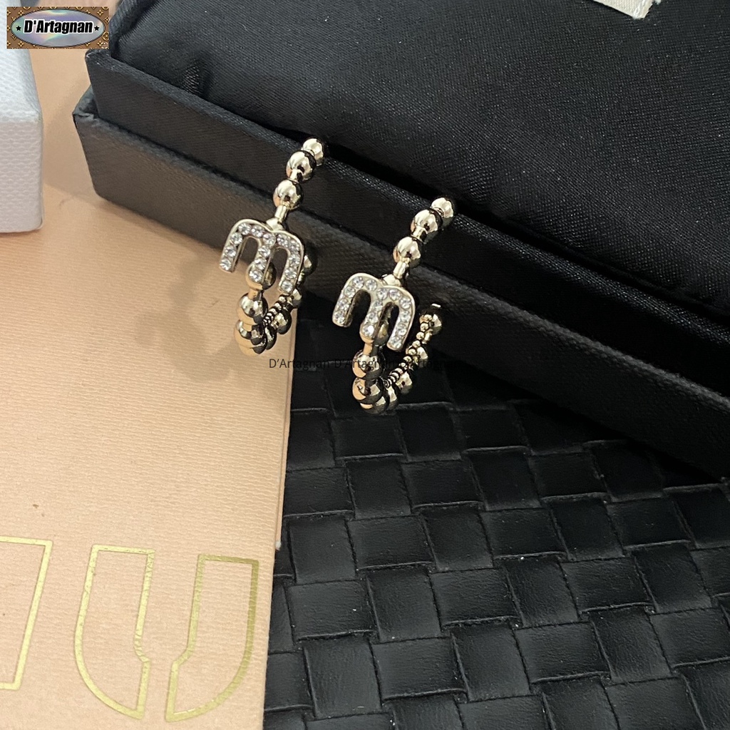 'Boutique Spot'MIU Letter Diamond Ring Earrings Bạc kim loại Stud Stud (3CM) Đồng mạ vàng với thép in chất lượng cao Hàn Quốc 2023 Mới tái tạo thanh lịch Vintage Thời trang Không phai 925 Bạc Pin Bông tai cho phụ nữ