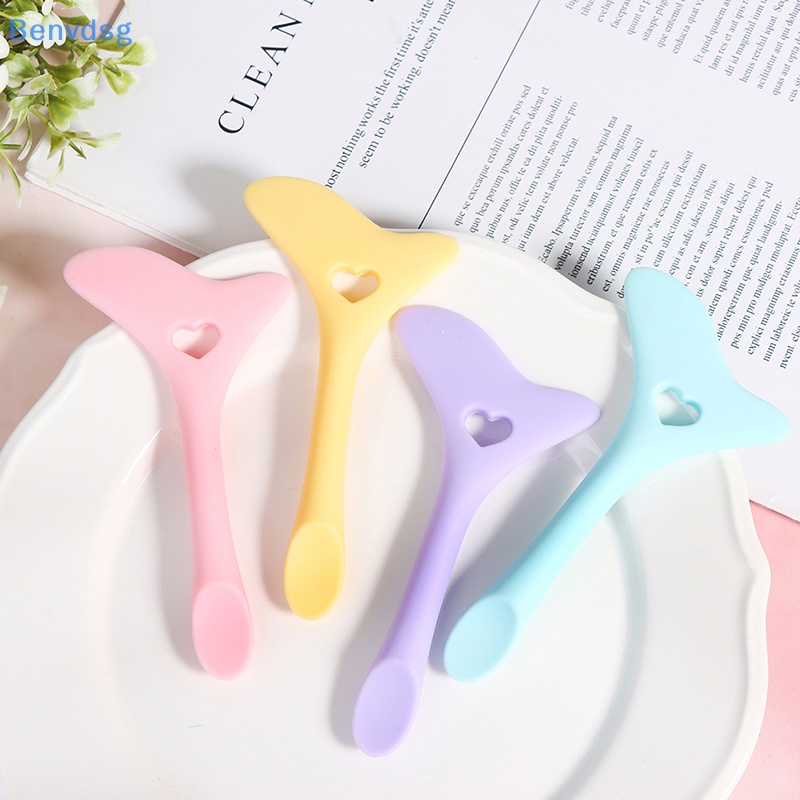 Khuôn Hỗ Trợ Kẻ Mắt Hình Đôi Cánh Độc Đáo Tiện Dụng