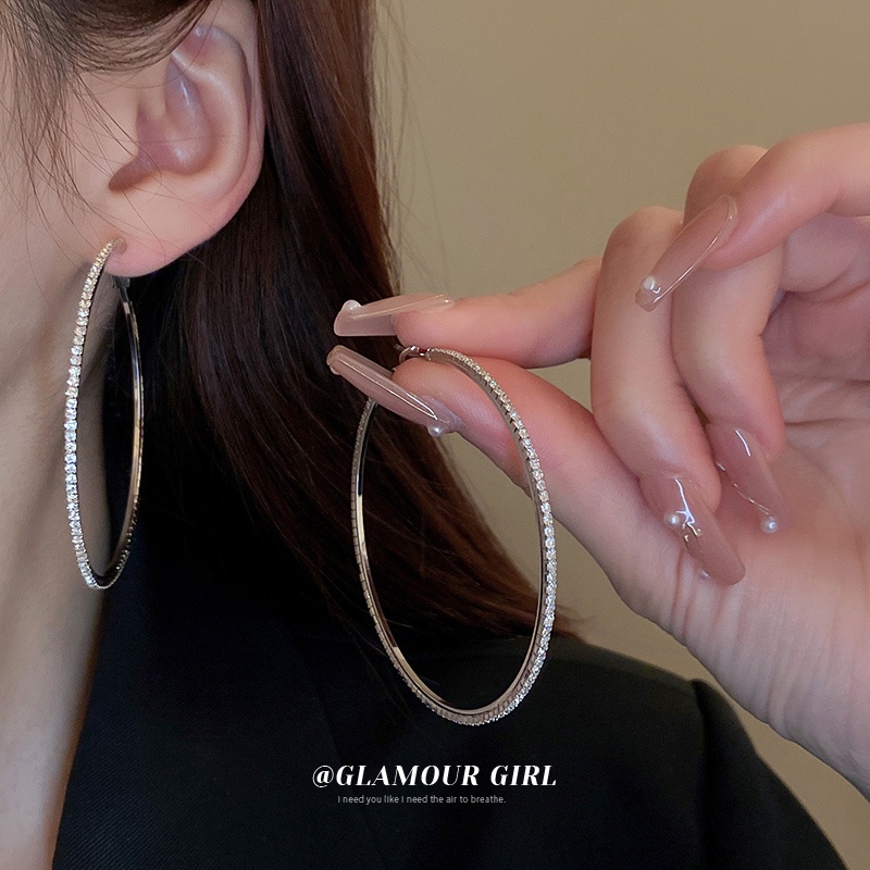 Khuyên Tai Đính Đá Phong Cách Âu Mỹ Sang Trọng