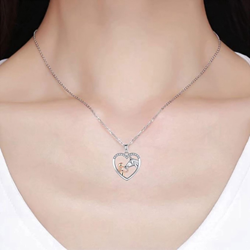 Vòng cổ Mặt Hình Ngựa Đính Đá Lấp Lánh