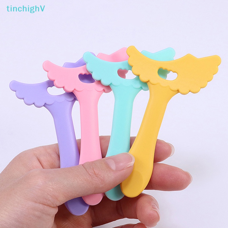 Khuôn Hỗ Trợ Kẻ Mắt Hình Đôi Cánh Độc Đáo Tiện Dụng