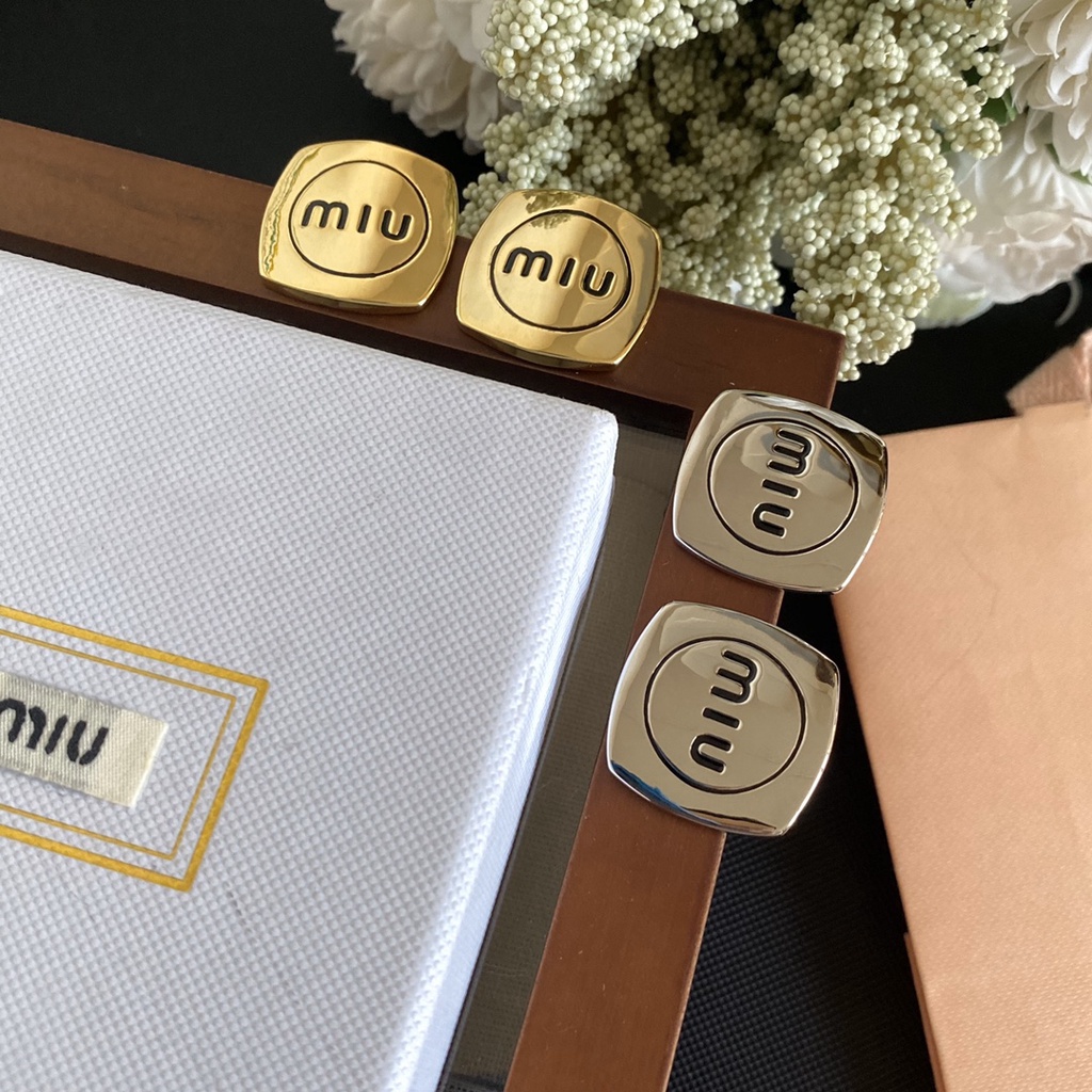 Miumiu Bông Tai Tròn Bằng Thép Titan In logo Chữ Thời Trang Cho Nữ