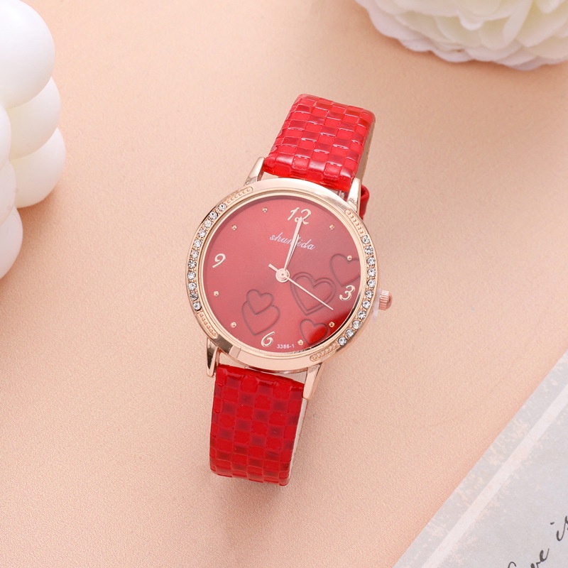 Đồng Hồ Nữ Dây Da Mặt Hình Trái Tim Dễ Thương