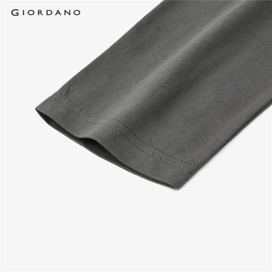 Áo thun GIORDANO 13093793 cotton tay dài in họa tiết cổ điển