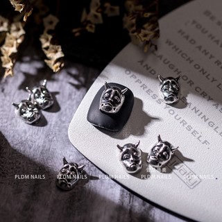 Charm đính móng hình mặt nạ cá tính