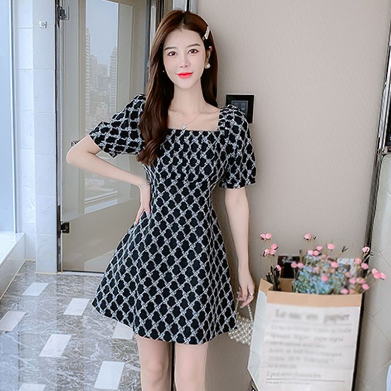 Đầm Đen Cổ Vuông Tay Ngắn Phồng Ôm Dáng Thêu Họa Tiết Kiểu Pháp Thời Trang Mùa Hè 2023 Cho Nữ