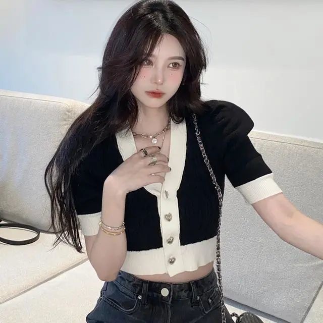 Áo Thun Tay Ngắn Phồng Cổ Chữ V Thời Trang Mùa Hè Mới 2022 Dành Cho Nữ