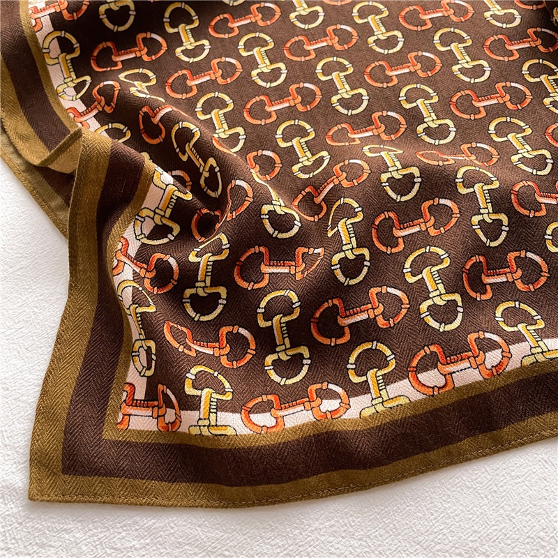 Khăn Choàng Hai Mặt Hình Vuông Bằng Nhung Kích Thước 65 X 65Cm Màu Sắc