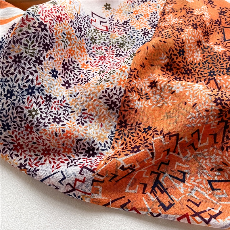 H Khăn Choàng Cổ Vuông Bằng Nhung Mỏng Phối Màu Tương Phản Thời Trang Mới Cho Nữ