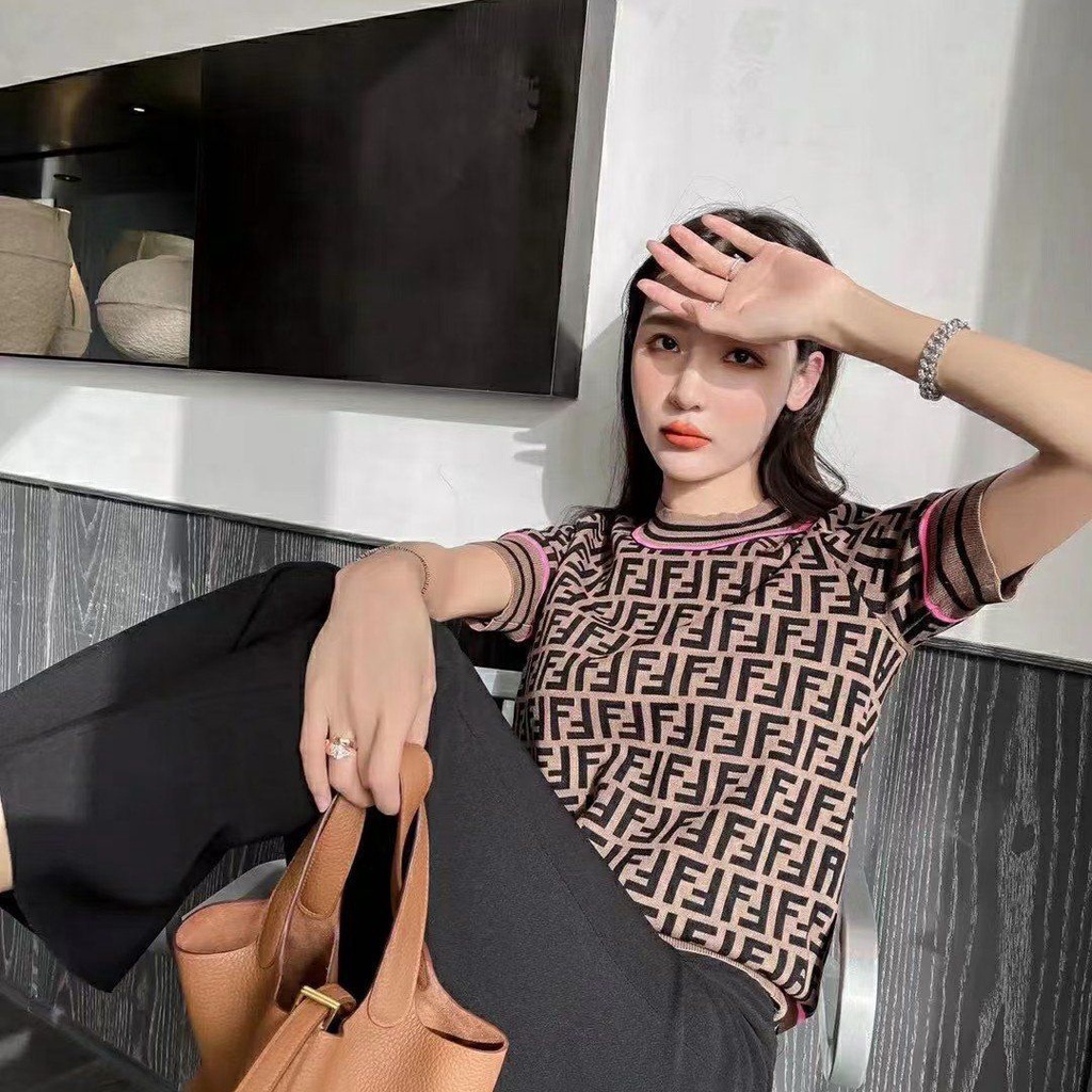Hàng Mới Về Mới Áo Thun Tay Ngắn Dệt Kim In Chữ F Đôi Màu Tương Phản Phong Cách Đường Phố Châu Âu Cho Nữ