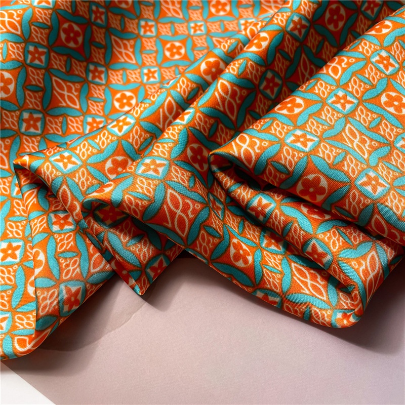 Khăn Choàng Cổ Vuông 70x 70cm In Họa Tiết Hoa / Hình Học Bằng Lụa Thời Trang Cho Nữ