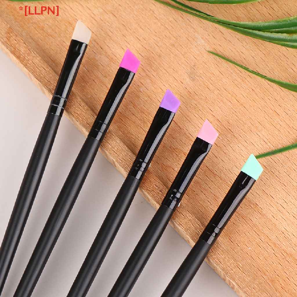 1 Cọ Trang Điểm Mắt / Môi Bằng Silicone Tiện Dụng