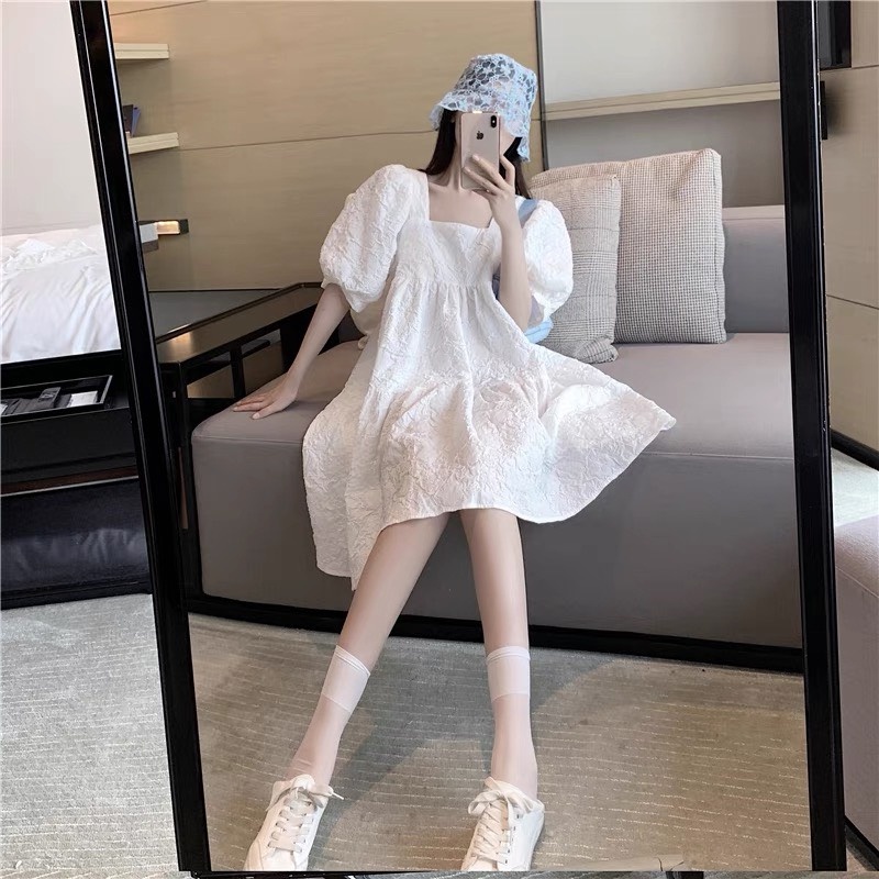 Váy babydoll cổ vuông tay bồng nơ sau xếp tầng màu trắng chất gấm xốp, đầm nữ dáng xòe đi chơi dự tiệc sang chảnh, EYE2