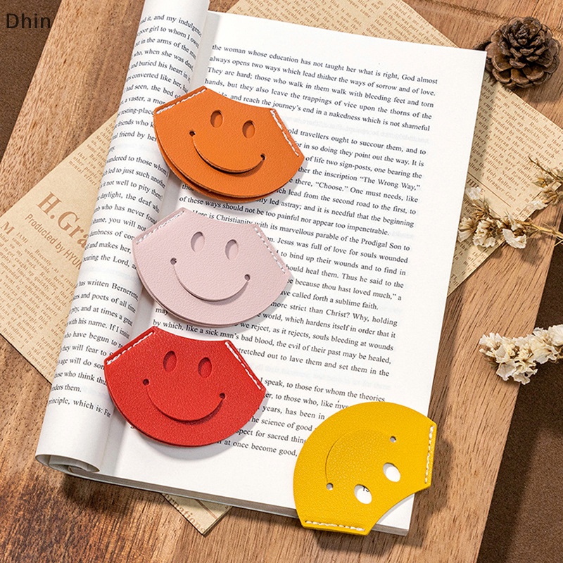 [Dhin] Leather Fan-shaped Bookmarks Mini Corner Page Markers For Readers Teacher Gift Bookmarks Vintage Leather Bookmarks COD
